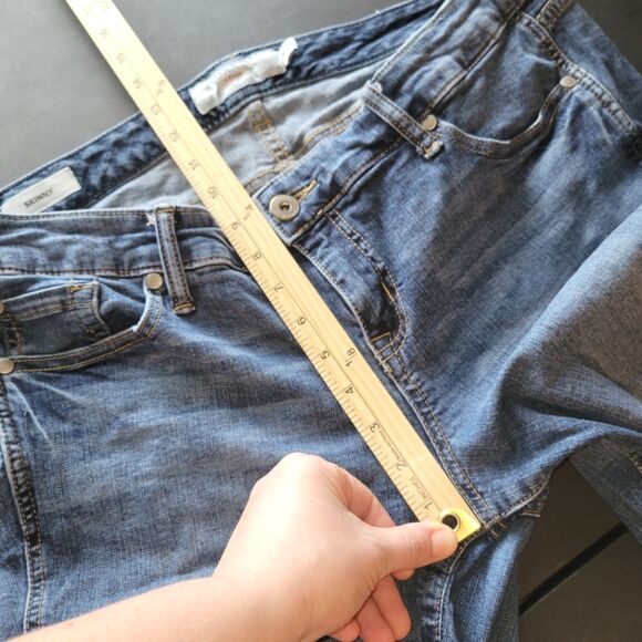 Torrid Cropped Skinny Raw Hem Jeans 16 - Picture 9 of 12